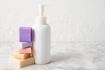 Cosméticos sólidos ou líquidos: quem vence a batalha da sustentabilidade?