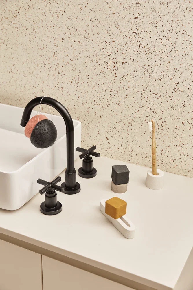 Você usa plástico pra escovar os dentes?