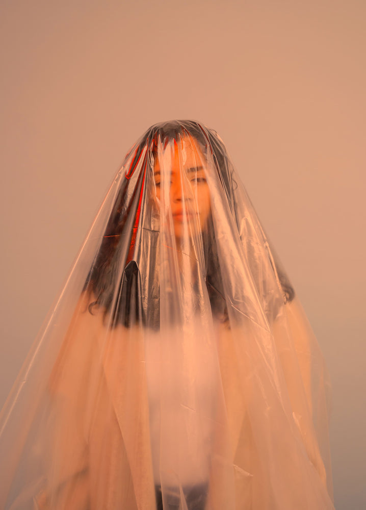 Mulheres estão mais expostas à poluição plástica.